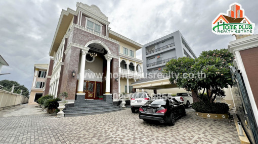 บ้านเดี่ยว คฤหาสน์หรู ถนนประชาอุทิศ ทำเลใกล้ห้างสรรพสินค้า