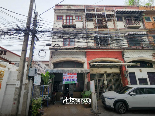 อาคารพาณิชย์ อาคารพาณิชย์ 4 ชั้นครึ่ง ซอยพหลโยธิน24 แยก2 (หลังโลตัสลาดพร้าว) หลังริม