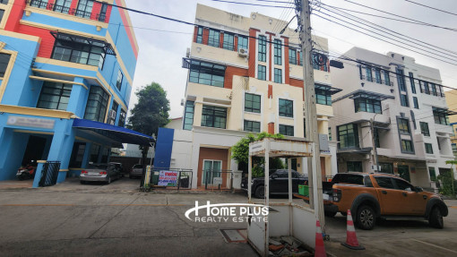 โครงการบ้านกลางกรุง ออฟฟิศ พาร์ค ซอยลาดพร้าว71 (Office Park) หลังมุม