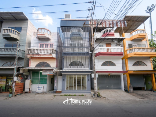 ทาวน์โฮม 3.5 ชั้น รีโนเวทใหม่ ซอยร่มเกล้า 21 แยก 2 เขตลาดกระบัง กรุงเทพมหานคร ใกล้สนามบินสุวรรณภูมิ