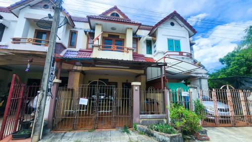 ทาวน์เฮ้าส์ 2 ชั้น บ้านกฤษดานคร26 ซิตี้กอล์ฟฮิลล์ (Baan Kritsada Nakorn26 City Golf Hill) ถนนชวนชม ตำบลท่าตำหนัก อำเภอนครชัยศรี จังหวัดนครปฐม